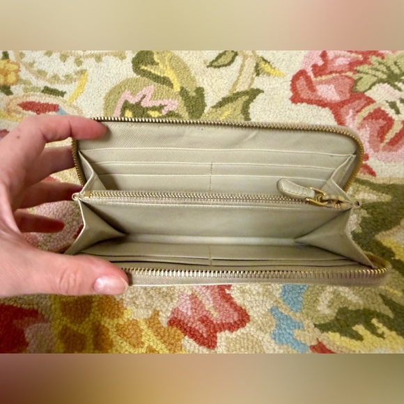 PRADA Gray Beige Saffiano 100% Leather Zip Around Continental Wallet - Picture 12 of 16